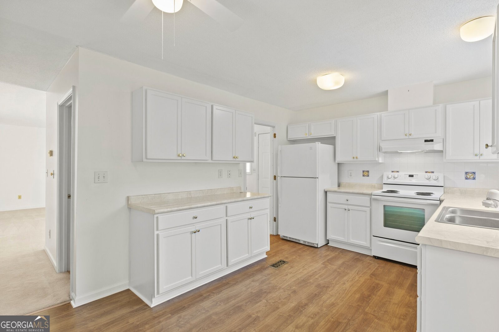215 Leeward Lane Roswell - Photo 11