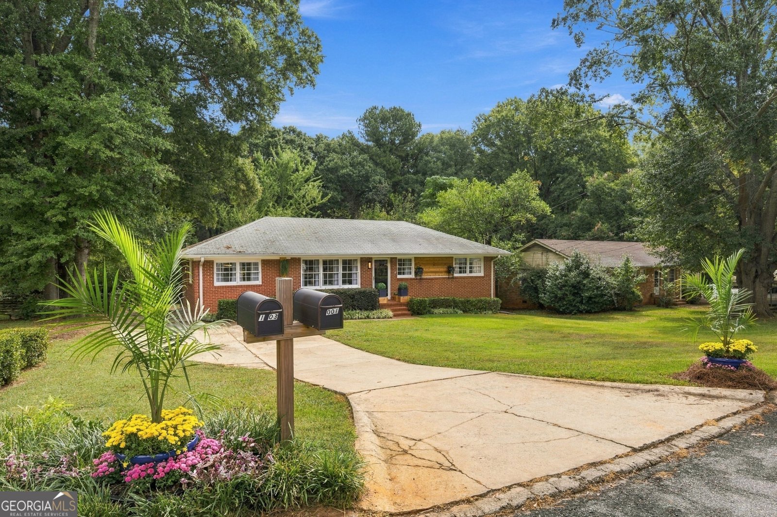 1001 Green Hill Drive Griffin - main photo