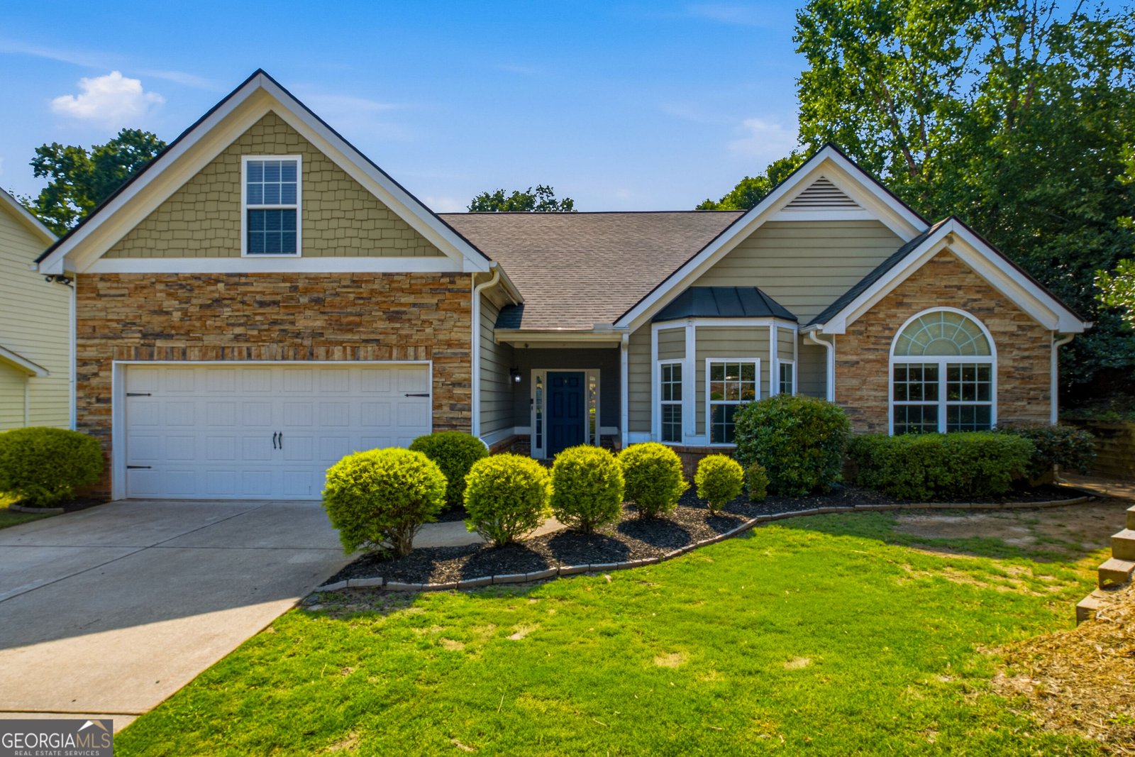6204 Cove Creek Drive Flowery Branch - main photo