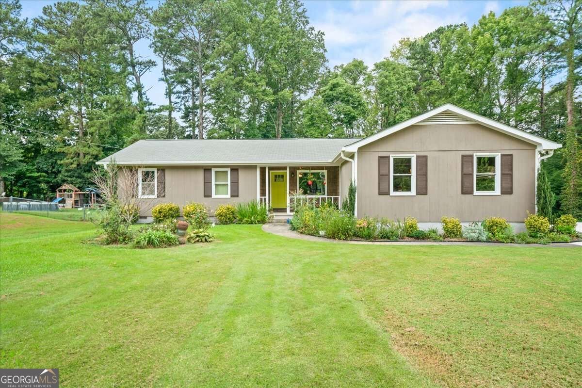 1586 Sprayberry Drive Marietta - main photo