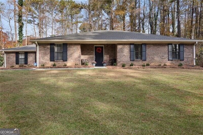 84 Lake Somerset Drive Marietta - main photo