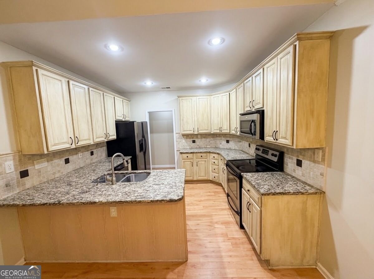530 Country Club Drive Stockbridge - Photo 9