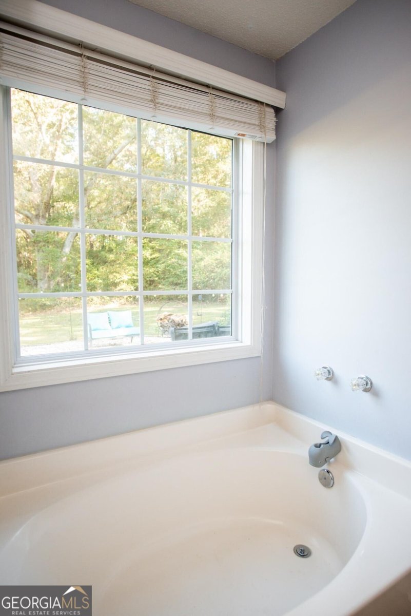 1650 Amalie Drive Statham - Photo 14