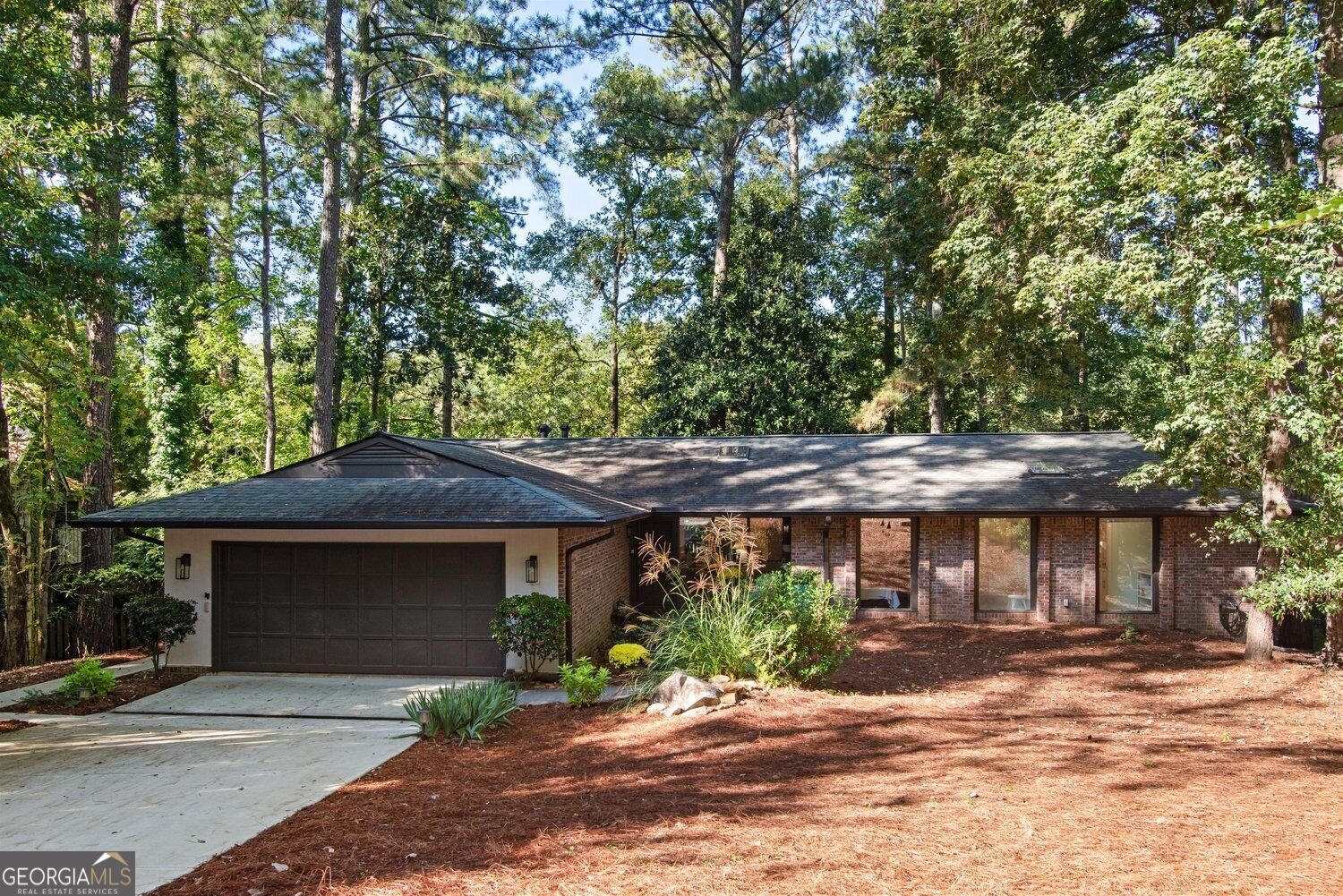 9270 Lake Drive Roswell - main photo