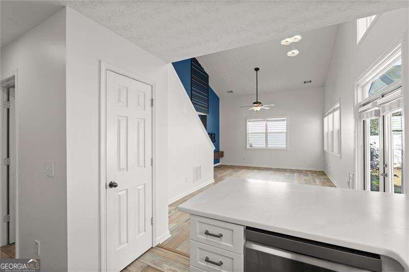 325 Hiawassee Drive Woodstock - Photo 13