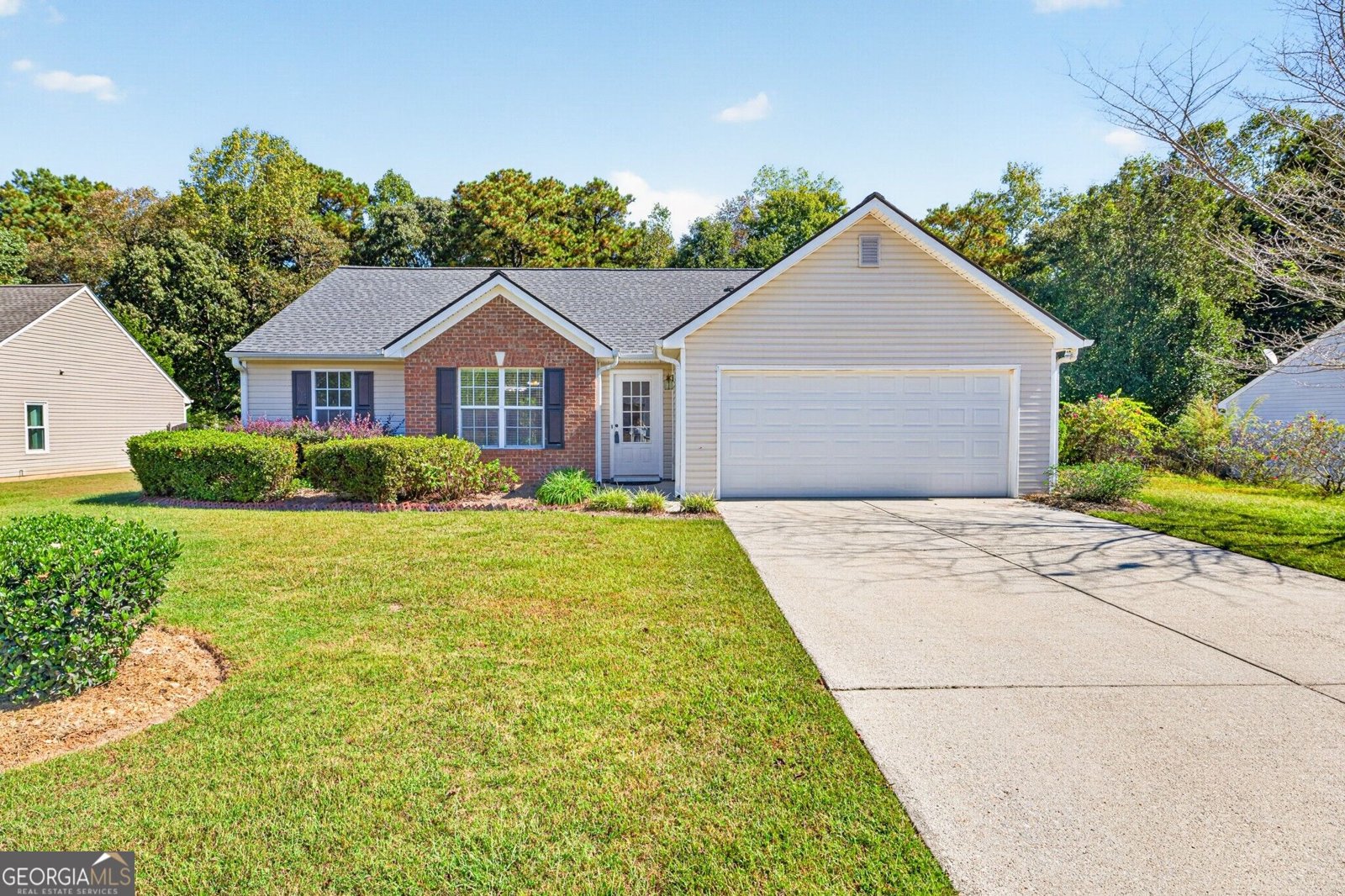 6285 Huntcliff Drive Flowery Branch - main photo