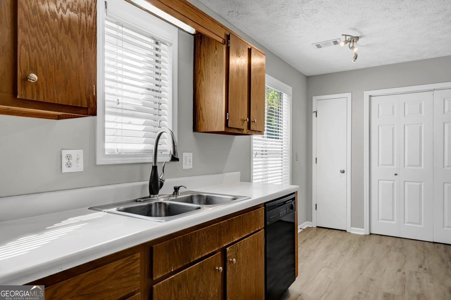 219 Colony Springs Drive Woodstock - Photo 10