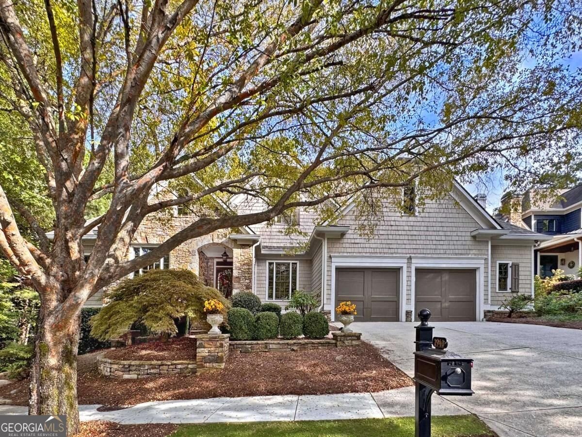 2940 Woodvale Court Alpharetta - main photo