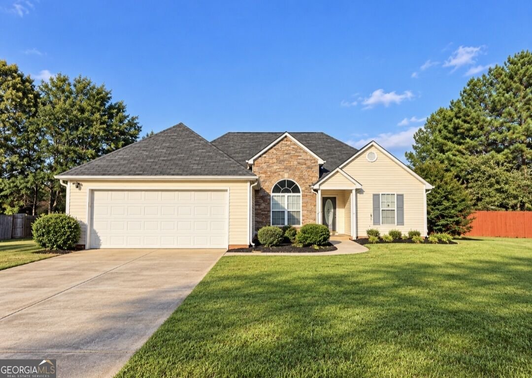 713 Manor Ridge Drive Loganville - main photo