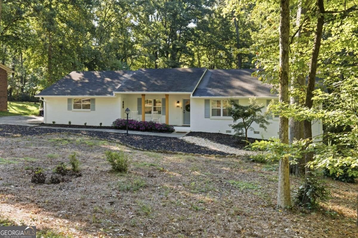 173 Laurelwood Lane Alpharetta - main photo