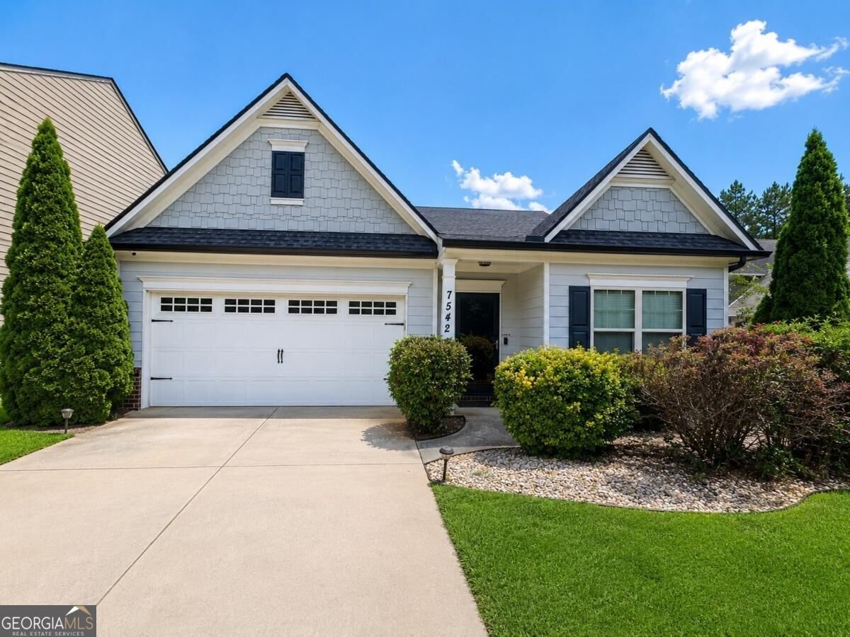 7542 Saint David Street Fairburn - main photo