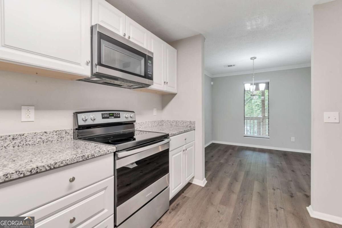5557 Mountain Springs Circle Stone Mountain - Photo 11