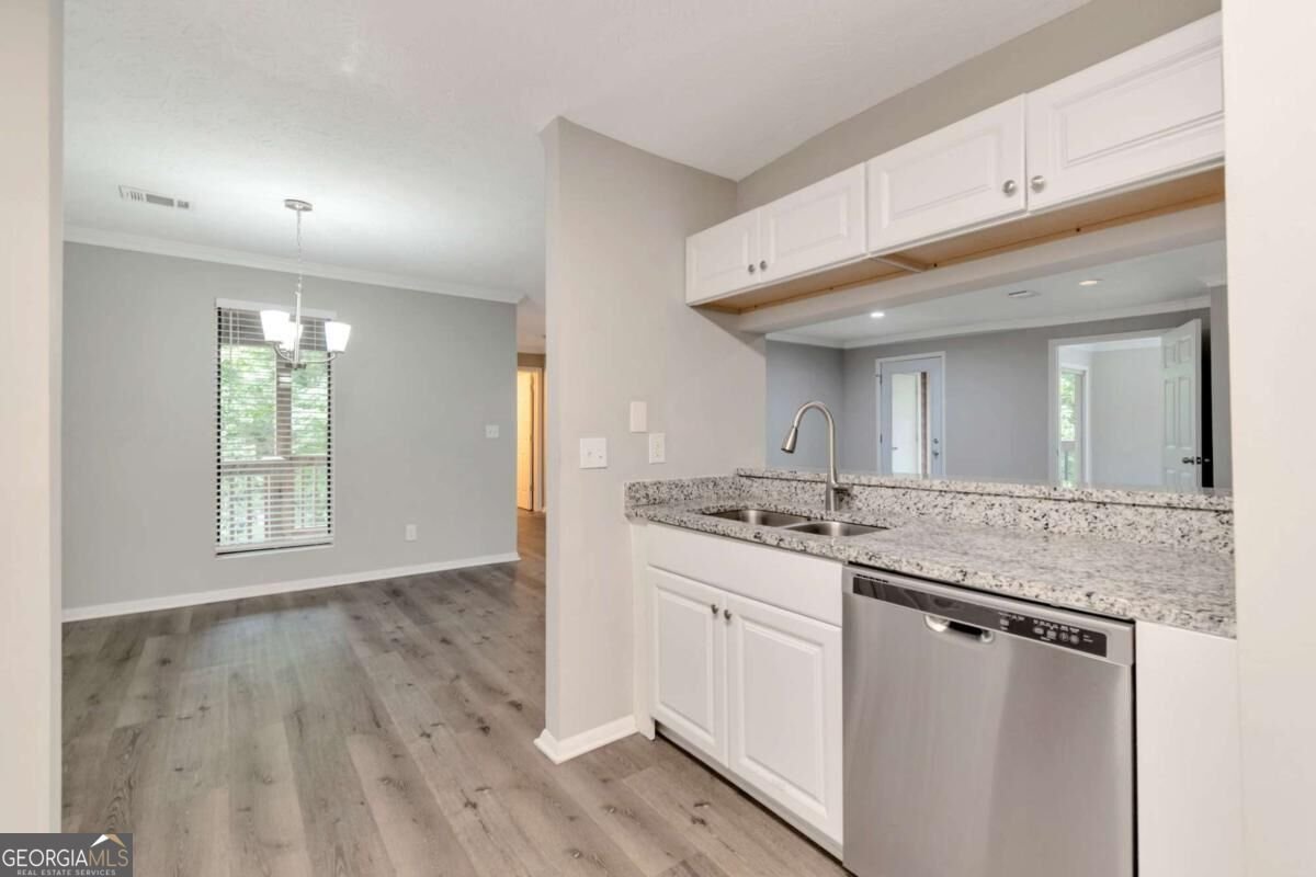 5557 Mountain Springs Circle Stone Mountain - Photo 12