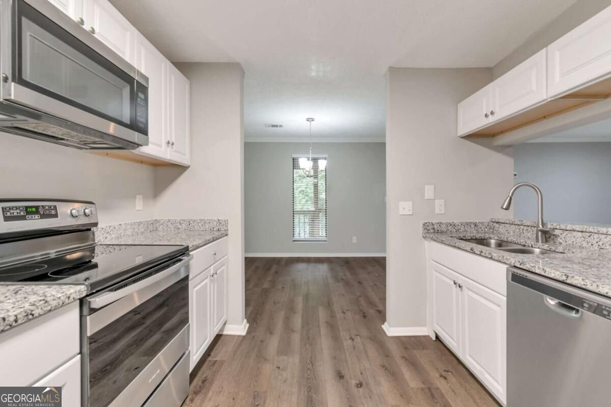 5557 Mountain Springs Circle Stone Mountain - Photo 14
