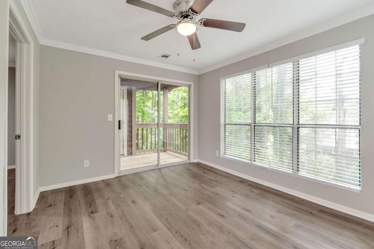 5557 Mountain Springs Circle Stone Mountain - Photo 16