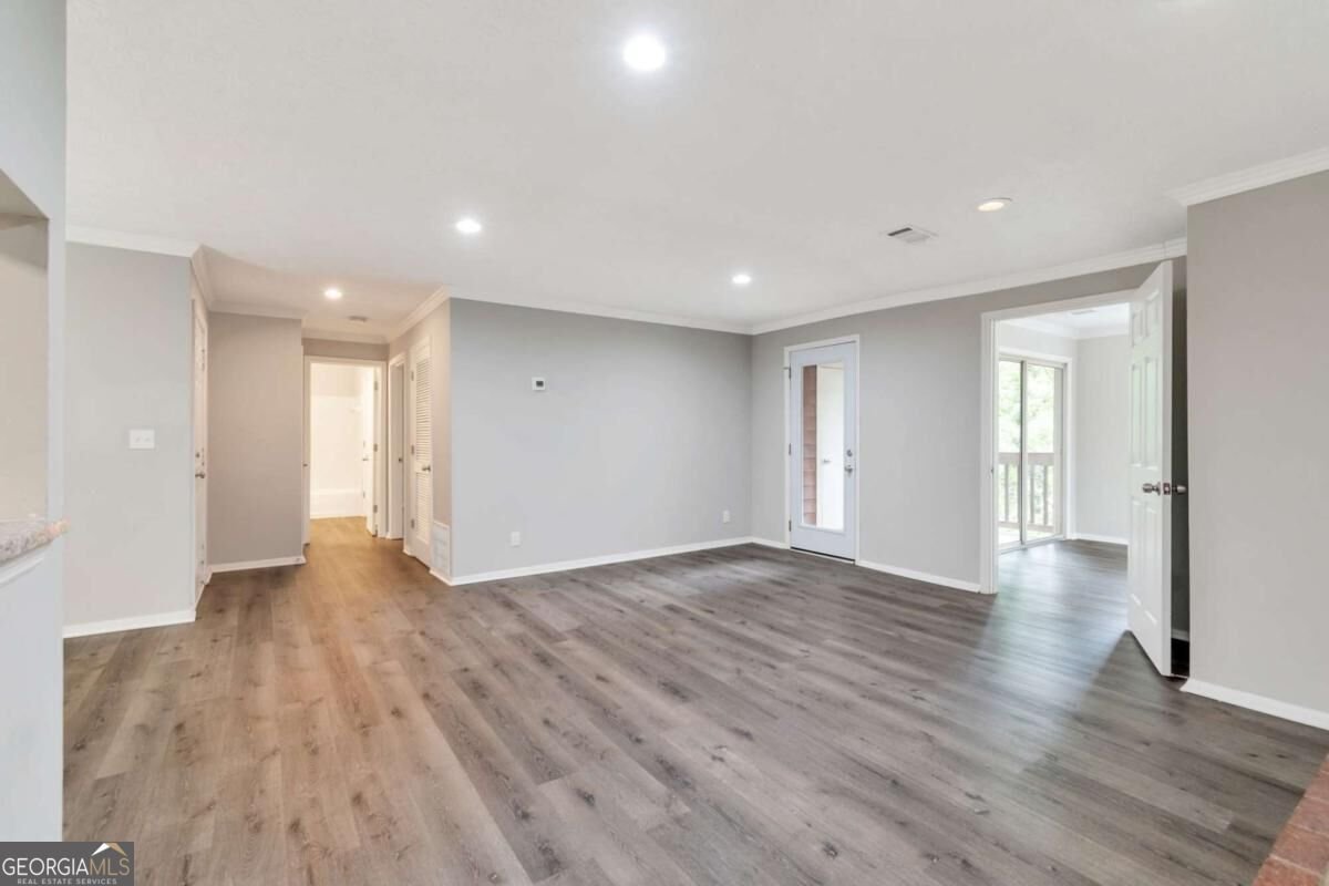 5557 Mountain Springs Circle Stone Mountain - Photo 7