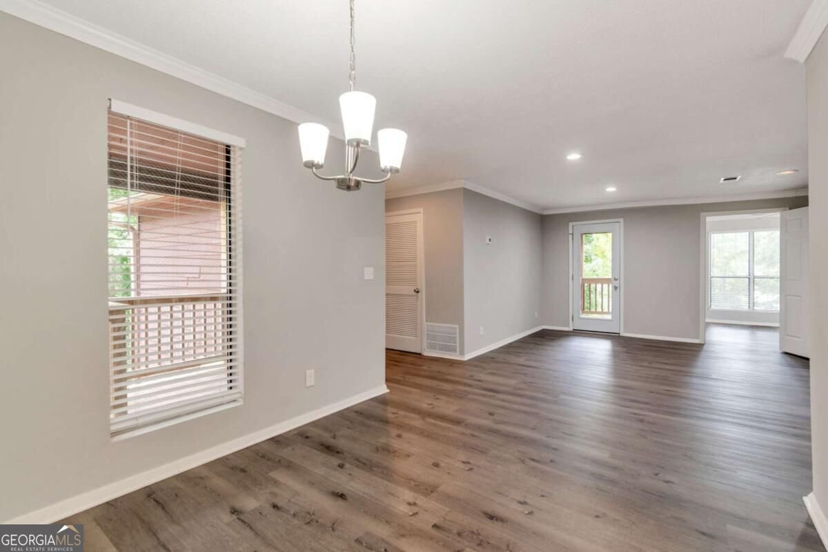 5557 Mountain Springs Circle Stone Mountain - Photo 8