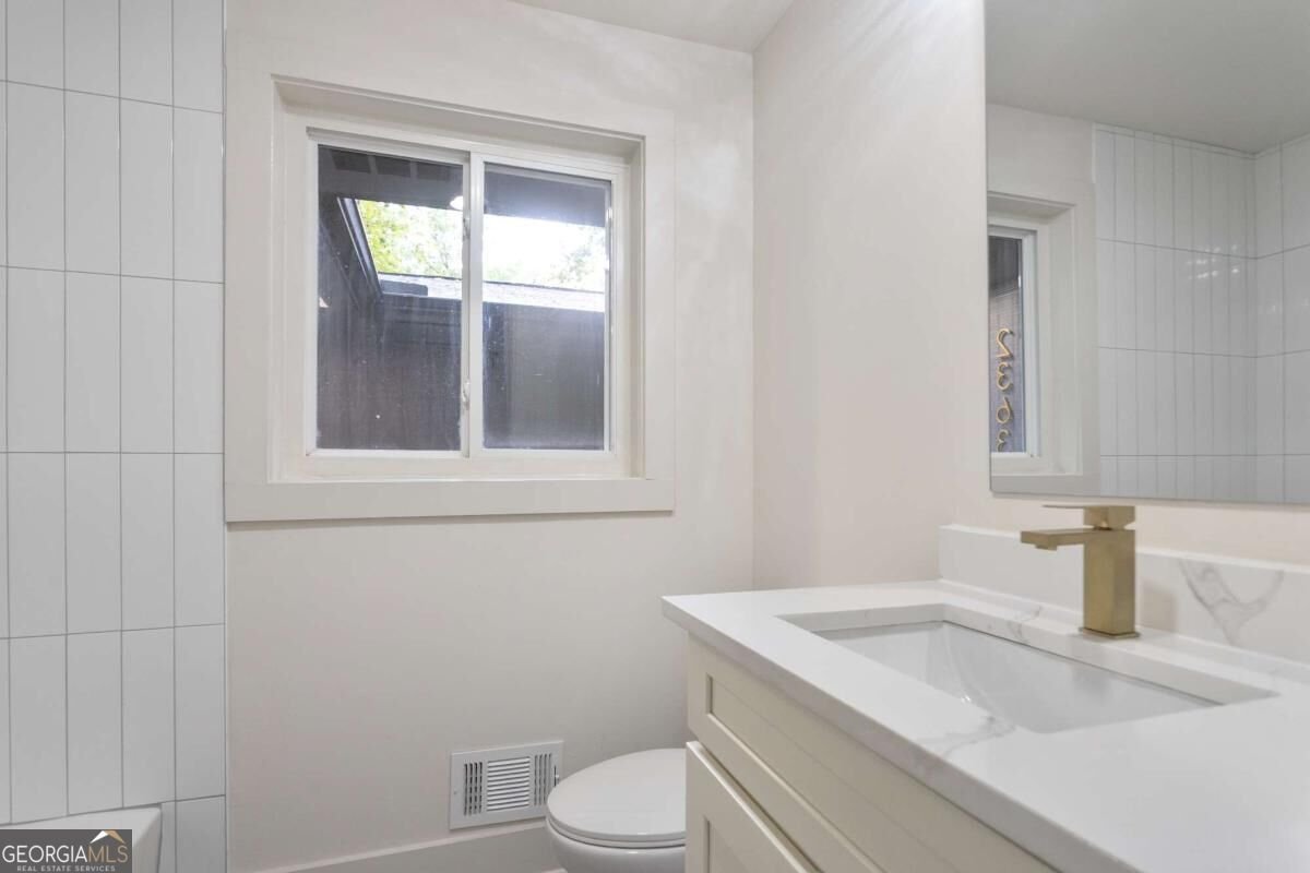 2363 Englewood Drive East Point - Photo 14