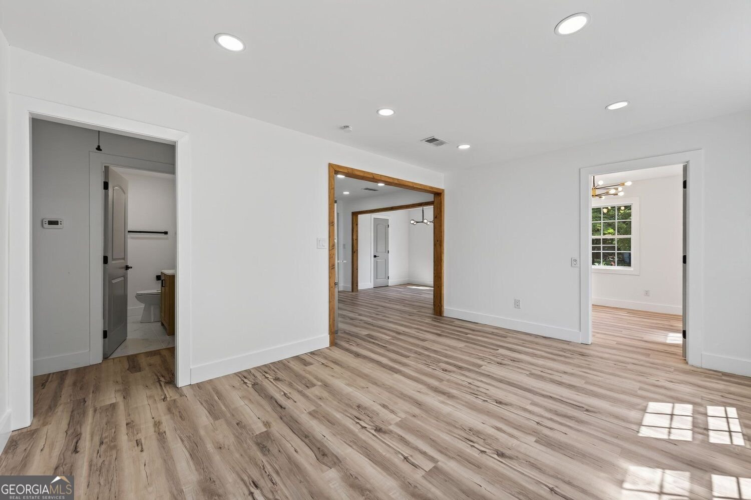 1046 Cheaves Drive Forest Park - Photo 7