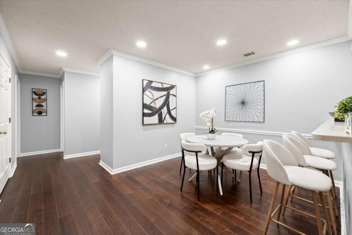 704 Barrington Hills Drive Sandy Springs - Photo 11