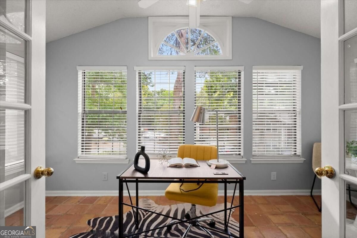 704 Barrington Hills Drive Sandy Springs - Photo 14