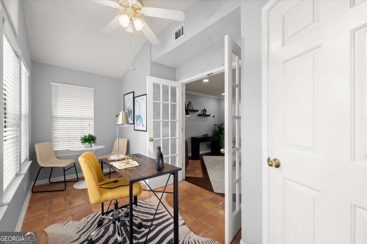 704 Barrington Hills Drive Sandy Springs - Photo 15