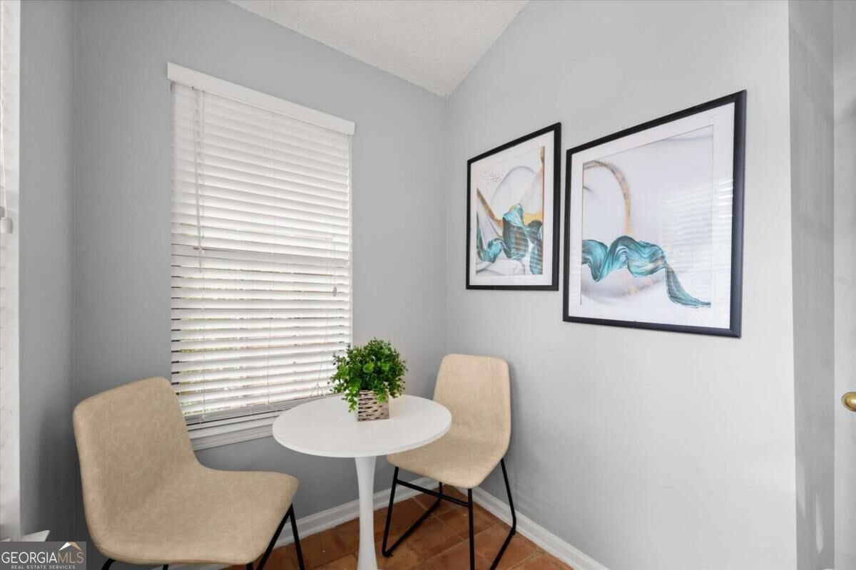 704 Barrington Hills Drive Sandy Springs - Photo 16