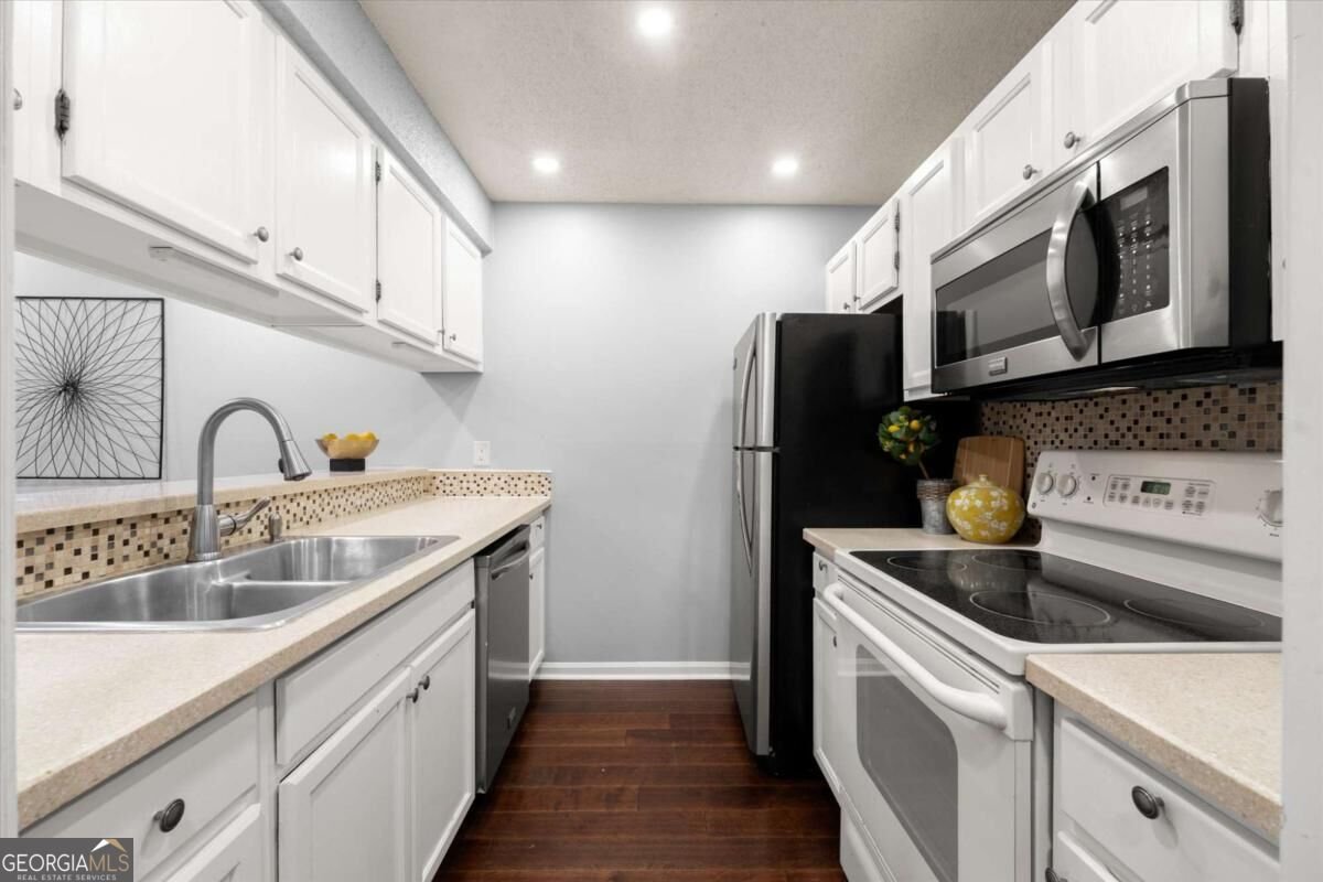 704 Barrington Hills Drive Sandy Springs - Photo 17