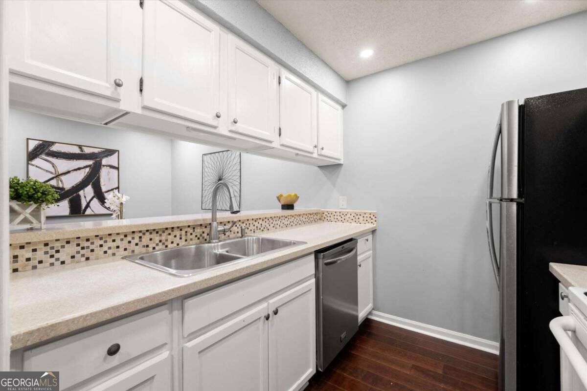 704 Barrington Hills Drive Sandy Springs - Photo 18