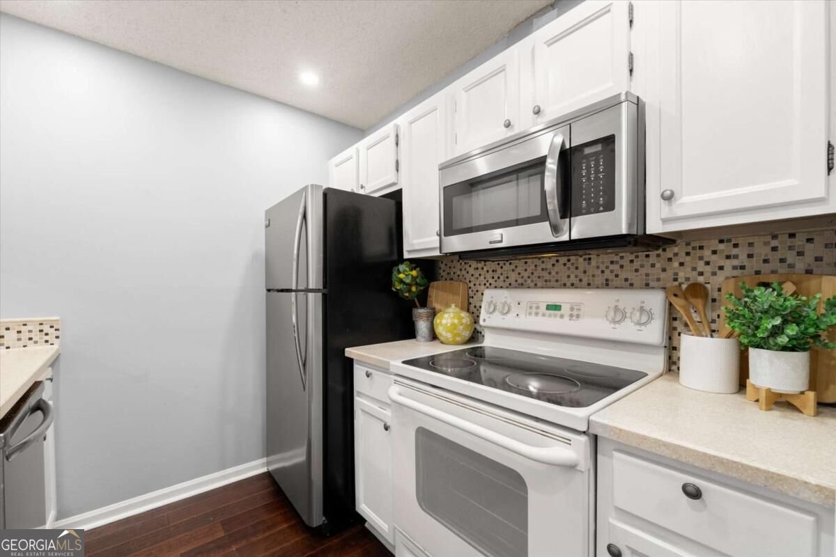 704 Barrington Hills Drive Sandy Springs - Photo 19