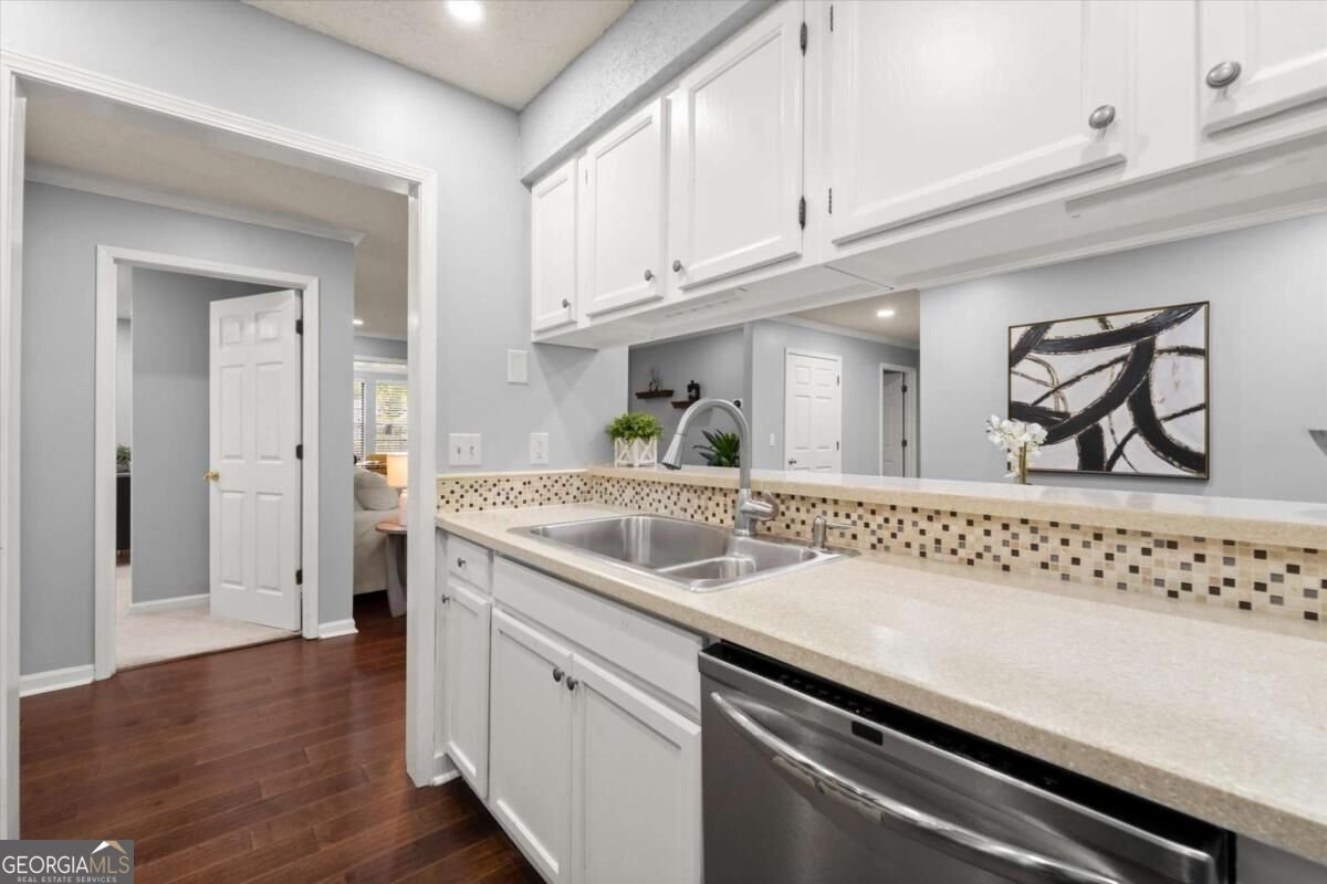 704 Barrington Hills Drive Sandy Springs - Photo 20