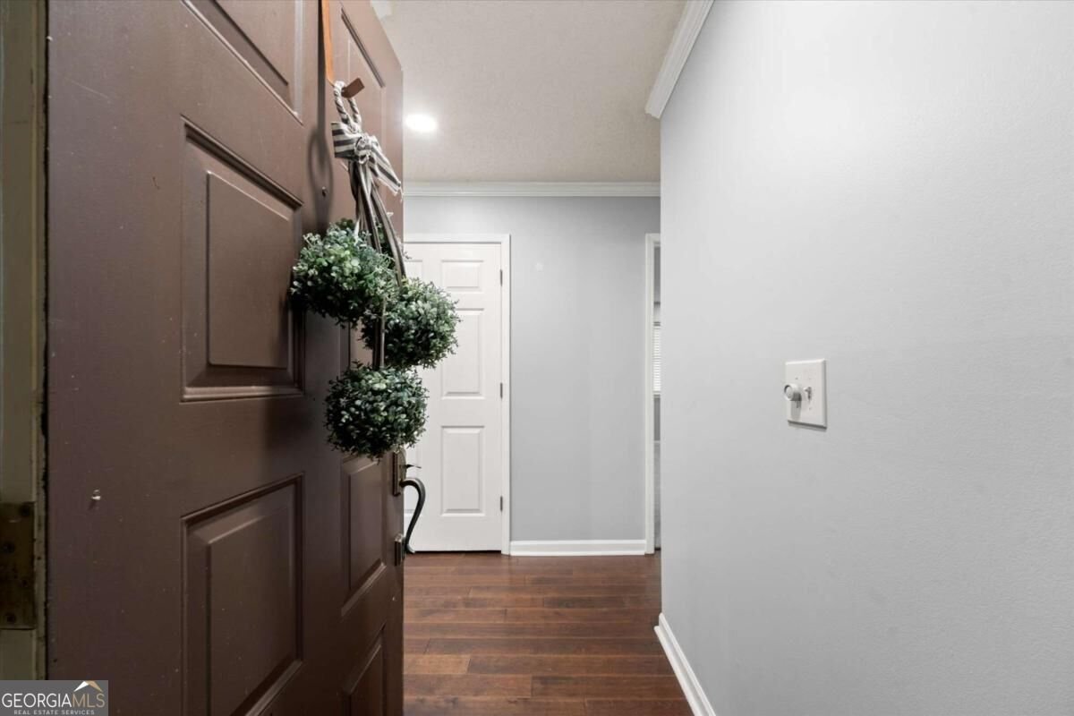 704 Barrington Hills Drive Sandy Springs - Photo 7