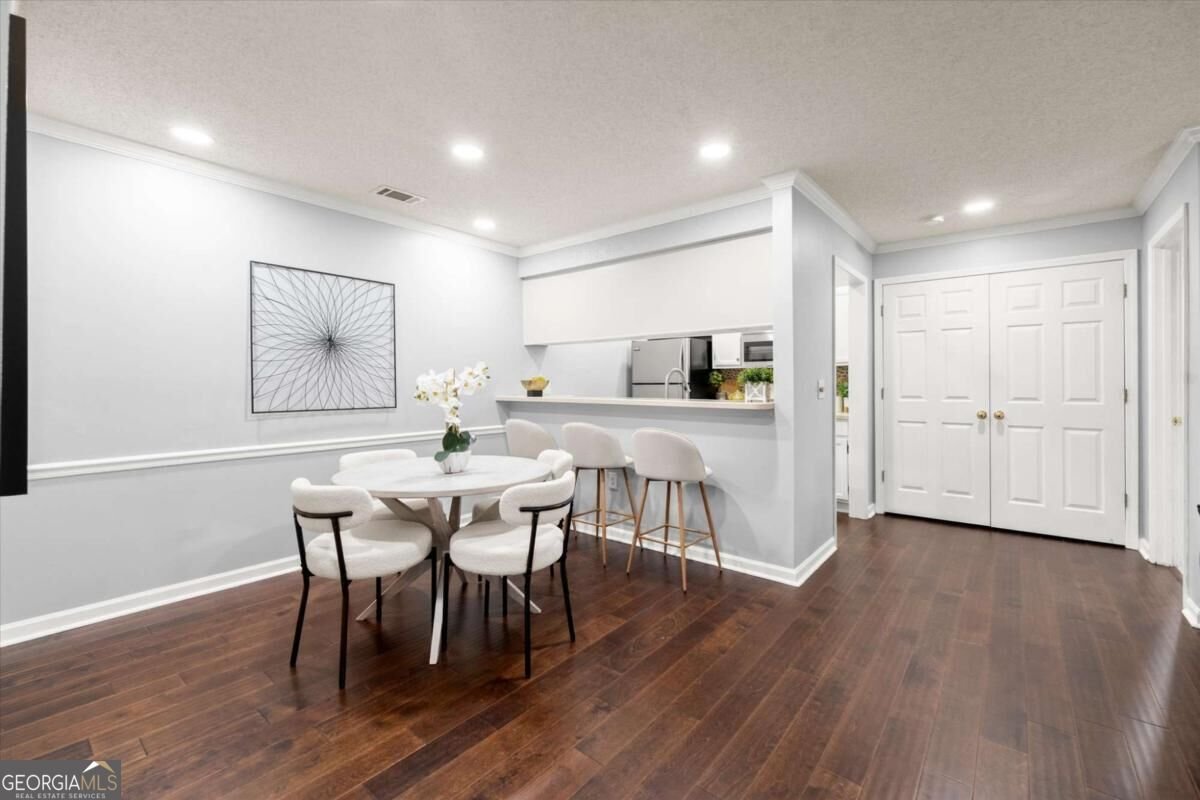 704 Barrington Hills Drive Sandy Springs - Photo 8