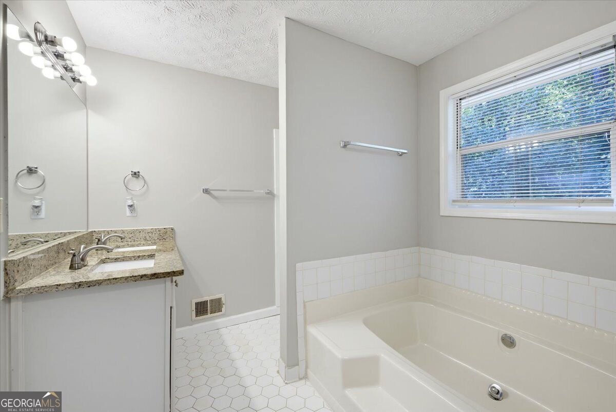 237 Hillandale Drive Stockbridge - Photo 17