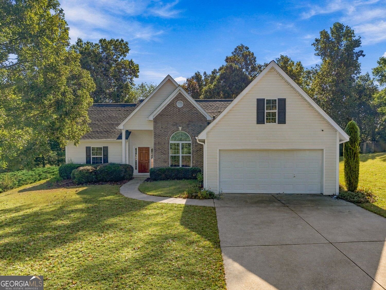 2517 Weycroft Circle Dacula - main photo