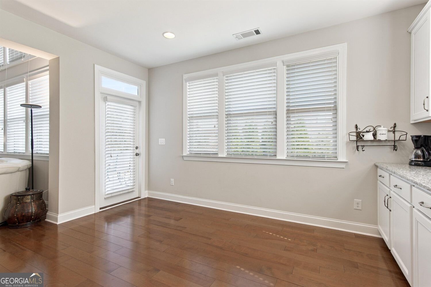 4450 Ivanhoe Walk Cumming - Photo 9