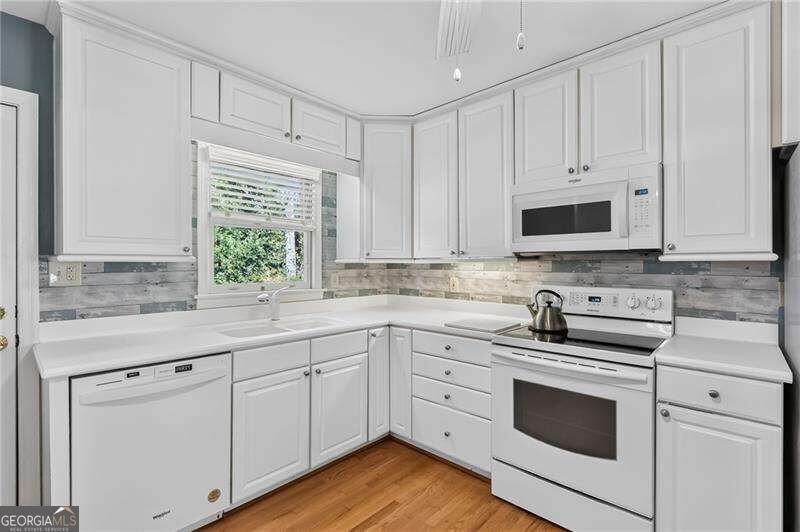 2085 Clearwater Drive Marietta - Photo 9