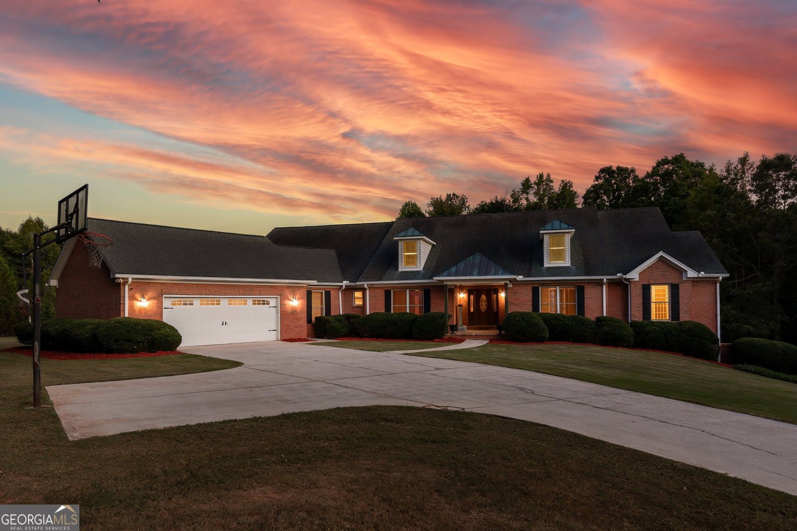 221 Valley Way Hampton - main photo