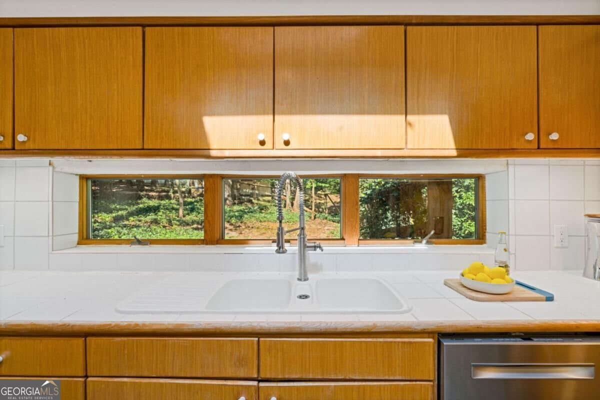 253 Lakeshore Drive Berkeley Lake - Photo 13