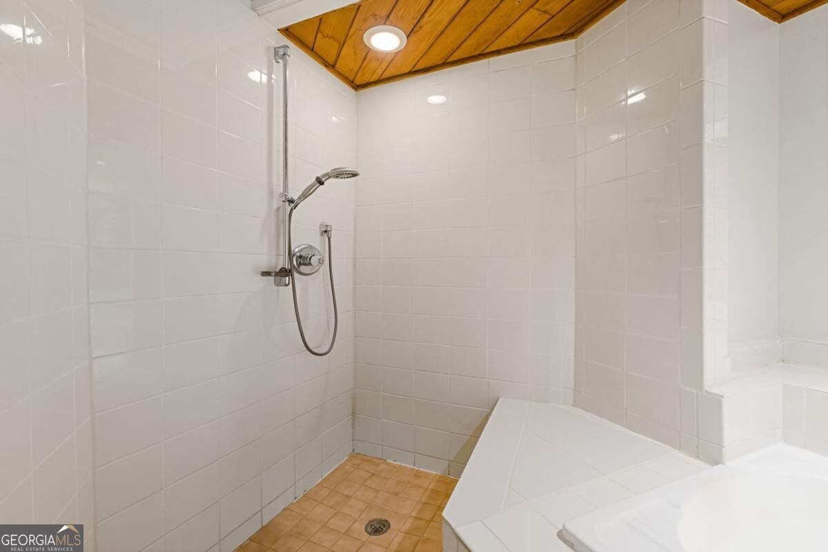 253 Lakeshore Drive Berkeley Lake - Photo 28