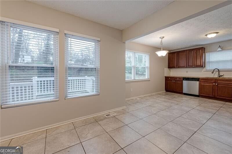 549 Pineland Circle Mableton - Photo 11