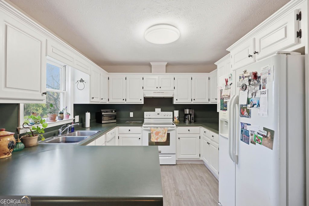 2459 Bear Creek Road Statham - Photo 13