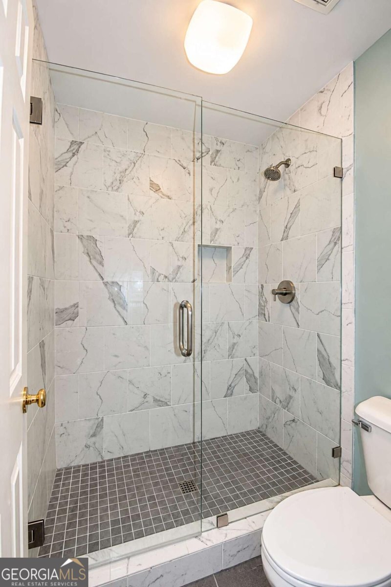 2030 Lenox Cove Circle Atlanta - Photo 18