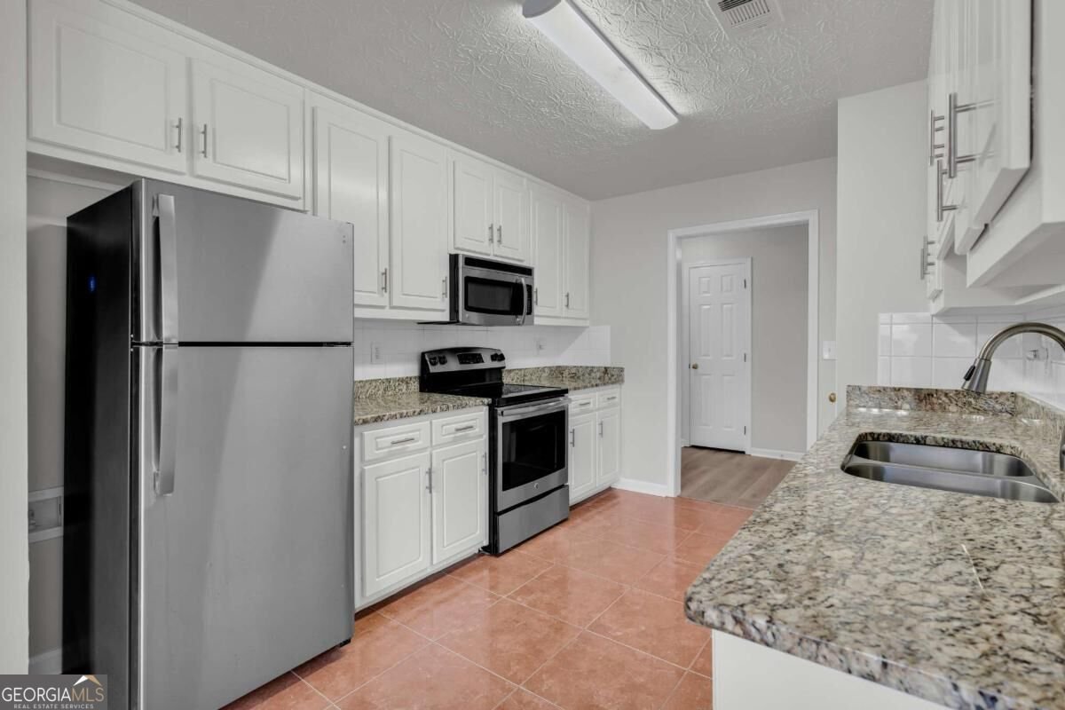 2425 Green Hollow Court Conyers - Photo 11
