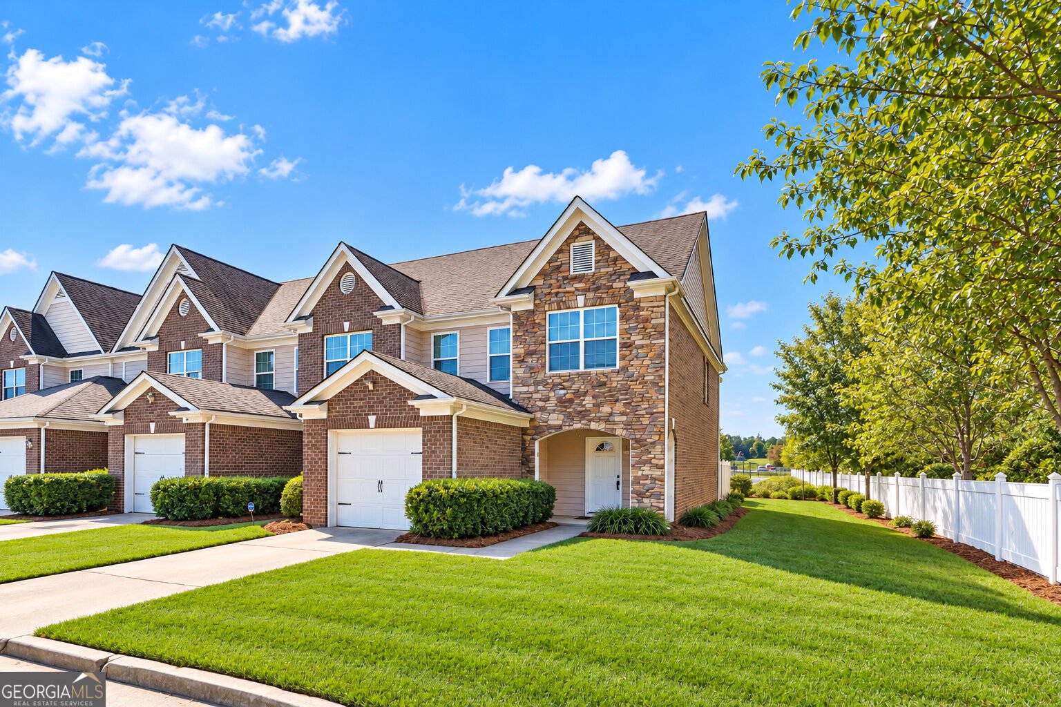 322 Village Drive Loganville - main photo