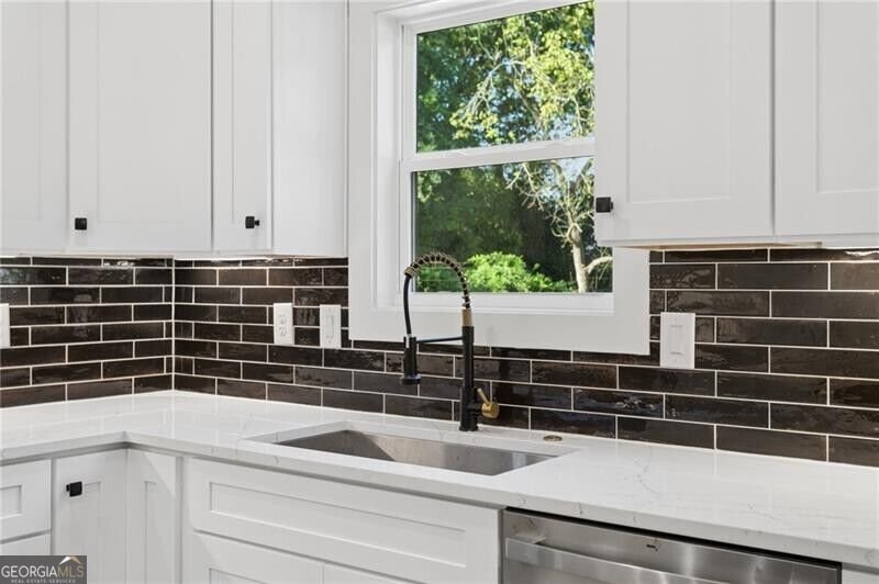 2425 Elmwood Circle Atlanta - Photo 13