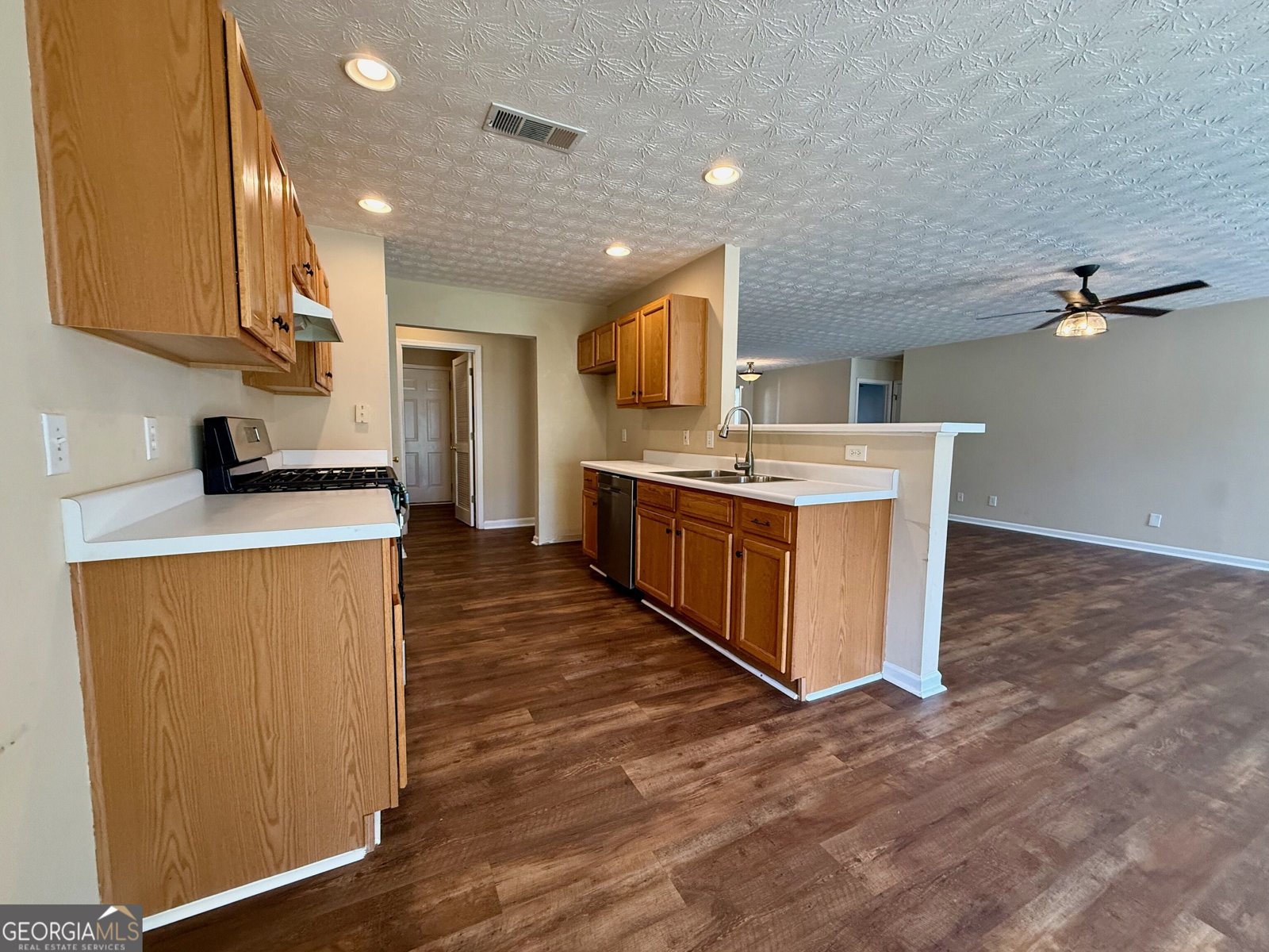 1011 River Plantation Drive Woodstock - Photo 11