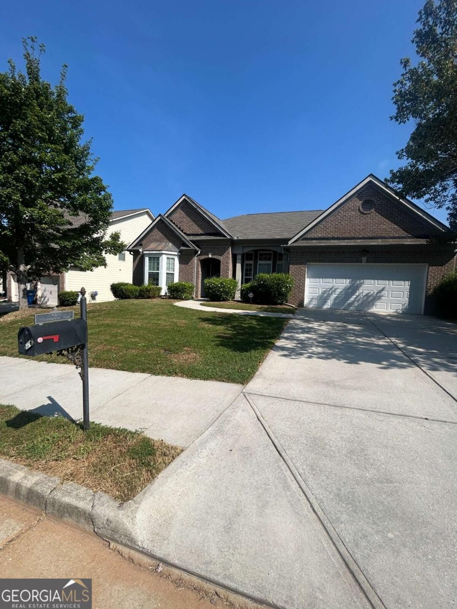 825 Stonehaven Road Atlanta - main photo