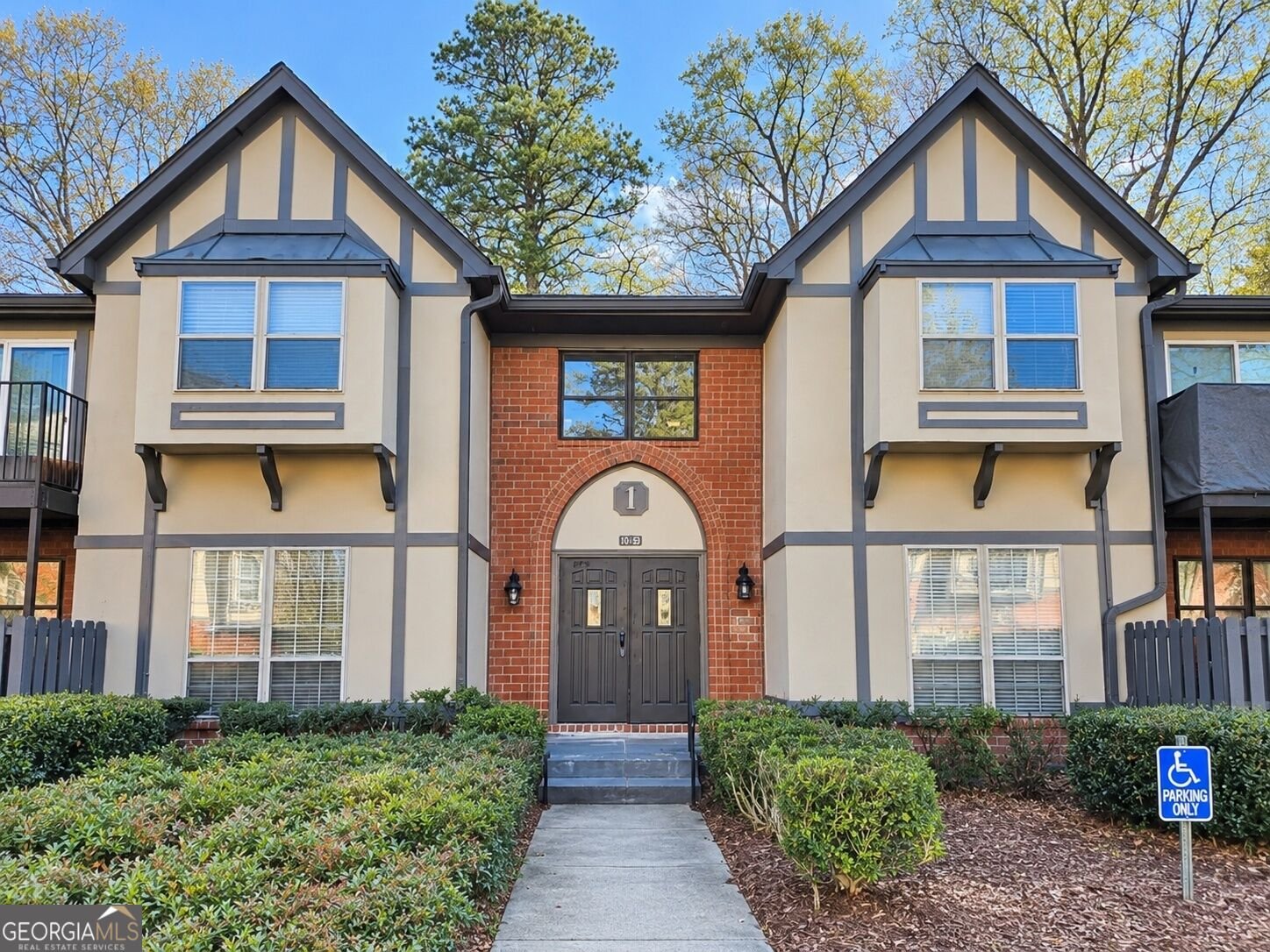 6851 Roswell Road Sandy Springs - main photo