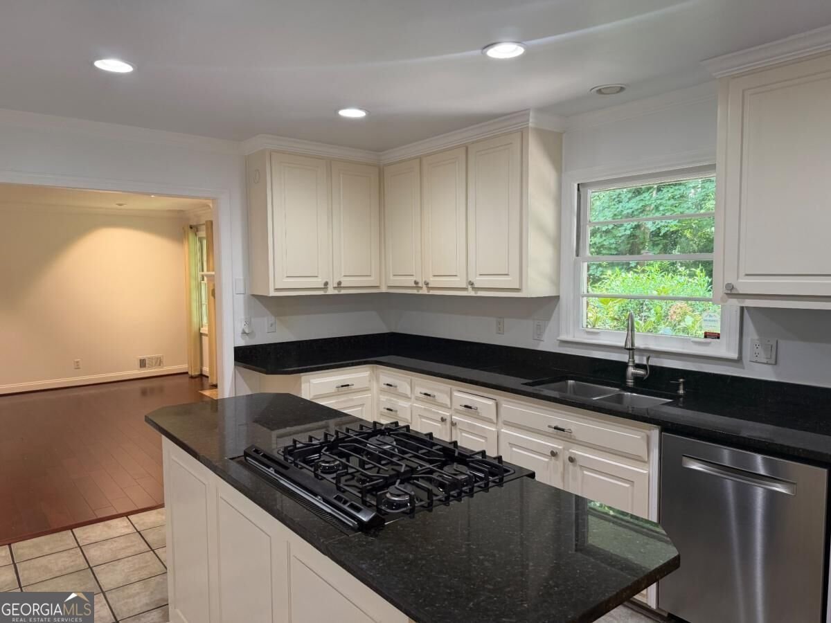 6651 Castleton Drive Sandy Springs - Photo 12
